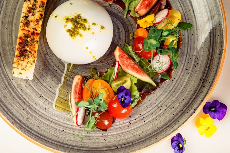 Burrata et tomates anciennes